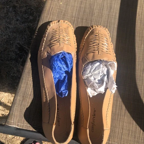 Shoes - Picture 2 of 4